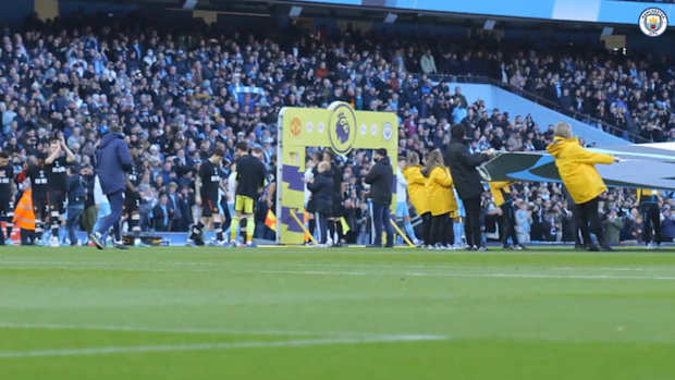 Pitchside: De Bruyne and Mahrez down Man United